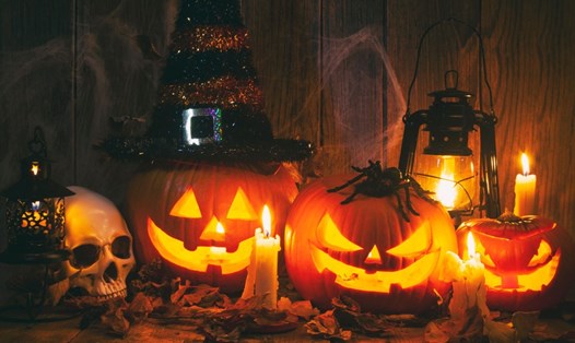 Đèn bí ngô là đồ vật trang trí không thể thiếu trong mùa lễ hội Halloween. Ảnh: Xinhua