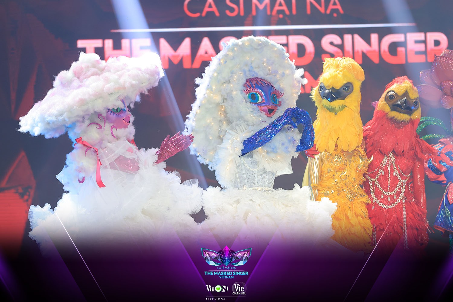 Lady Mây và Phượng Hoàng Lửa là 2 đối thủ mạnh tại "Ca sĩ mặt nạ". Ảnh: NSX.