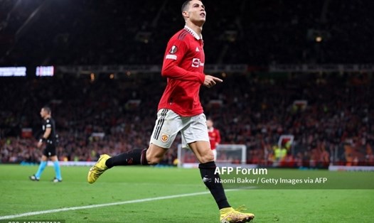 Ronaldo góp công trong chiến thắng của Man United trước Sheriff. Ảnh: AFP