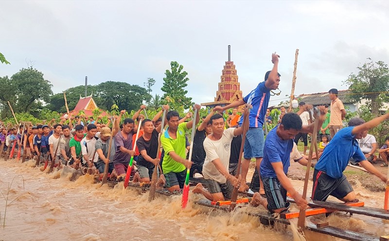 Tập luyện chuẩn bị cho cuộc đua ghe Ngo năm 2022. Ảnh: Nhật Hồ