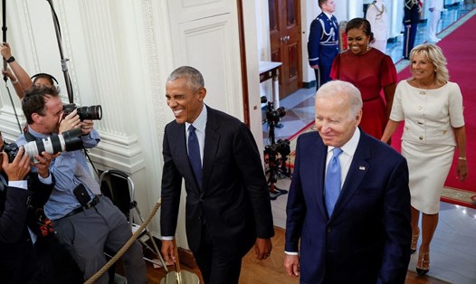 Tổng thống Joe Biden và Đệ nhất phu nhân Jill Biden đón cựu Tổng thống Barack Obama và phu nhân Michelle Obama trong buổi ra mắt chân dung chính thức của hai ông bà tại Nhà Trắng, ngày 7.9.2022. Ảnh: Reuters