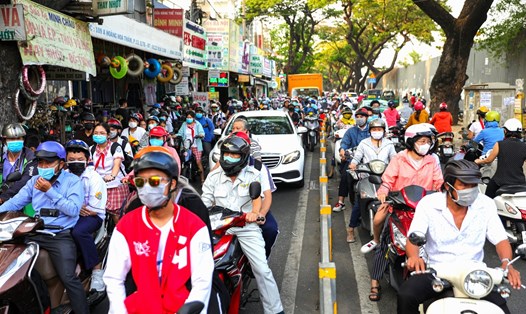 Đường Hoàng Hoa Thám (quận Tân Bình) thường xuyên kẹt xe nghiêm trọng giờ cao điểm. Ảnh: Minh Quân