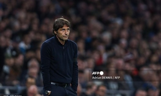 Antonio Conte phải "méo" mặt với thành tích gần đây của Tottenham.  Ảnh: AFP