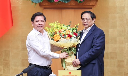 Thủ tướng Phạm Minh Chính chúc mừng ông Nguyễn Văn Thể nhận nhiệm vụ mới – Bí thư Đảng uỷ Khối các cơ quan Trung ương.