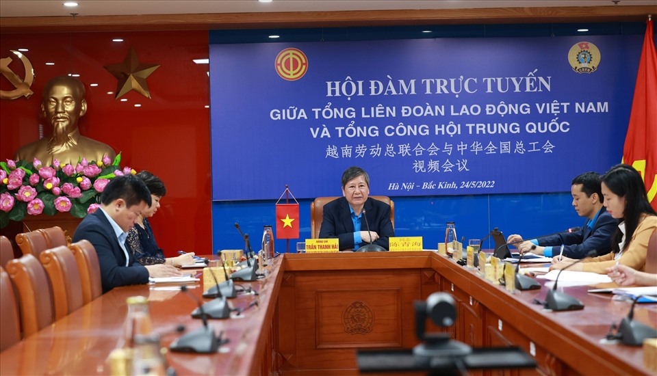Hội đàm trực tuyến giữa Tổng Liên đoàn Lao động Việt Nam và Tổng Công hội Trung Quốc diễn ra hồi tháng 5.2022. Ảnh: Hải Nguyễn
