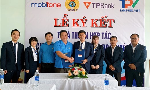 Lễ ký kết hợp tác giữa Mobifone Quảng Nam và Công đoàn các Khu Kinh tế và Khu Công nghiệp tỉnh Quảng Nam.