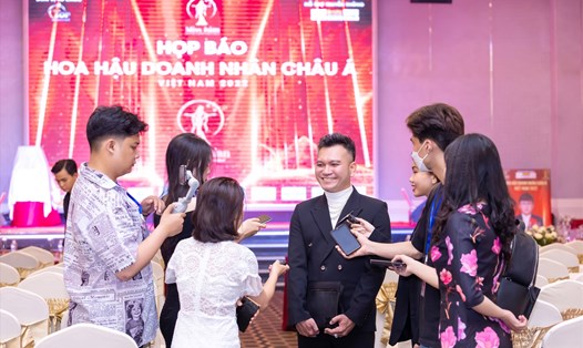 Ông Trương Tuấn chia sẻ lịch trình Hoa hậu Doanh nhân Châu Á Việt Nam 2022. Ảnh: BTC.