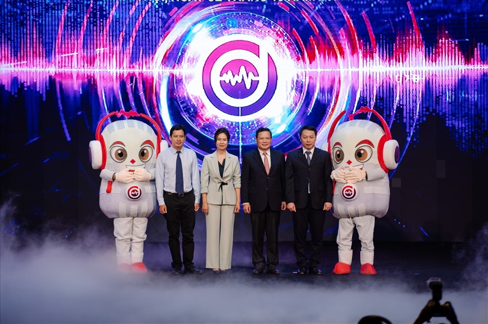 Lãnh đạo Bộ Thông tin và Truyền thông, Bộ Lao động Thương binh và Xã hội tham gia sự kiện ra mắt MXH âm thanh TATU.