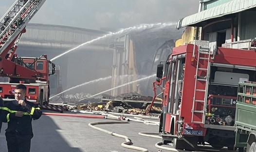 Đến khoảng 13 giờ chiều cùng ngày, đám cháy tại Tổng kho An Hồng (huyện An Dương) đã được xử lý hoàn toàn. Ảnh: CTV.