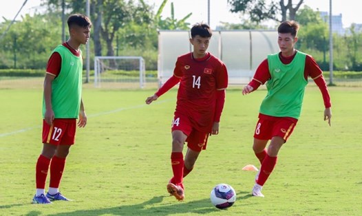 U17 Việt Nam thi đấu vòng loại U17 Châu Á 2022 trên sân nhà. Ảnh: VFF