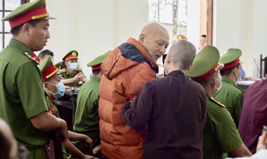 Ông Lê Tùng Vân tại phiên tòa sơ thẩm xét xử vụ án liên quan đến Tịnh thất Bồng Lai vào tháng 7.2022. Ảnh: An Long