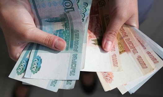 Đồng rúp Nga trở thành tiền tệ chính thức ở 4 vùng lãnh thổ Ukraina sáp nhập Nga. Ảnh chụp màn hình