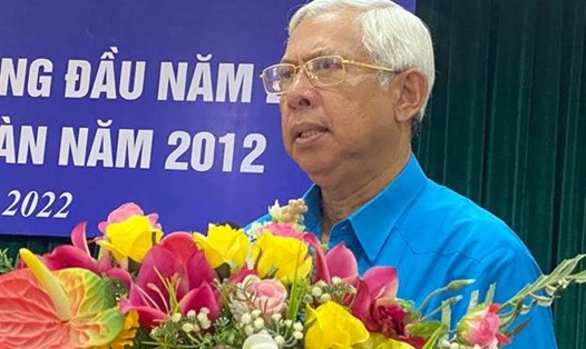 Chủ tịch LĐLĐ tỉnh Nguyễn Thiện Phú phát biểu chỉ đạo tại hội nghị. Ảnh: Cẩm Tú