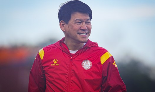 Huấn luyện viên Vũ Tiến Thành ra mắt câu lạc bộ TPHCM. Ảnh: Thanh Vũ