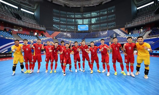 Tuyển futsal Việt Nam đối đầu tuyển Iran rất mạnh tại tứ kết giải futsal Châu Á. Ảnh: VFF