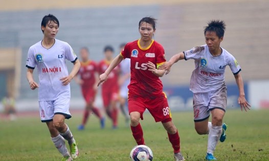 Đội nữ TPHCM I (áo đỏ) sáng cửa vô địch Giải nữ vô địch quốc gia - Cúp Thái Sơn Bắc 2022. Ảnh: VFF