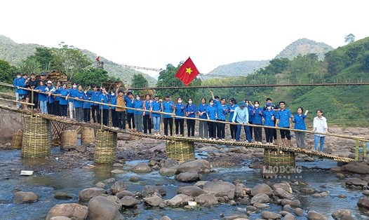 Phong trào "Ngày cuối tuần tình nguyện" do huyện Nậm Pồ, tỉnh Điện Biên phát động đang lan tỏa mạnh mẽ. Ảnh: VTC.