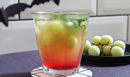 Mocktail nho xanh là đồ uống  hoàn hảo phù hợp cho ngày lễ Halloween. Ảnh: Xinhua