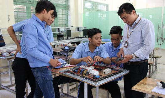 Điện tử công nghiệp, điện – tự động hóa là một trong những ngành học có nhu cầu tuyển dụng lớn ở Đà Nẵng hiện nay. Ảnh: T.M