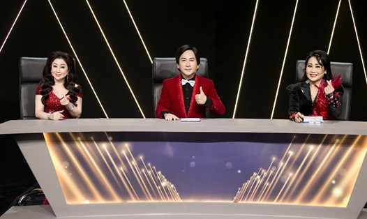 Kim Tử Long dành lời khen cho thí sinh "Nghệ sĩ thần tượng". Ảnh: NSX.
