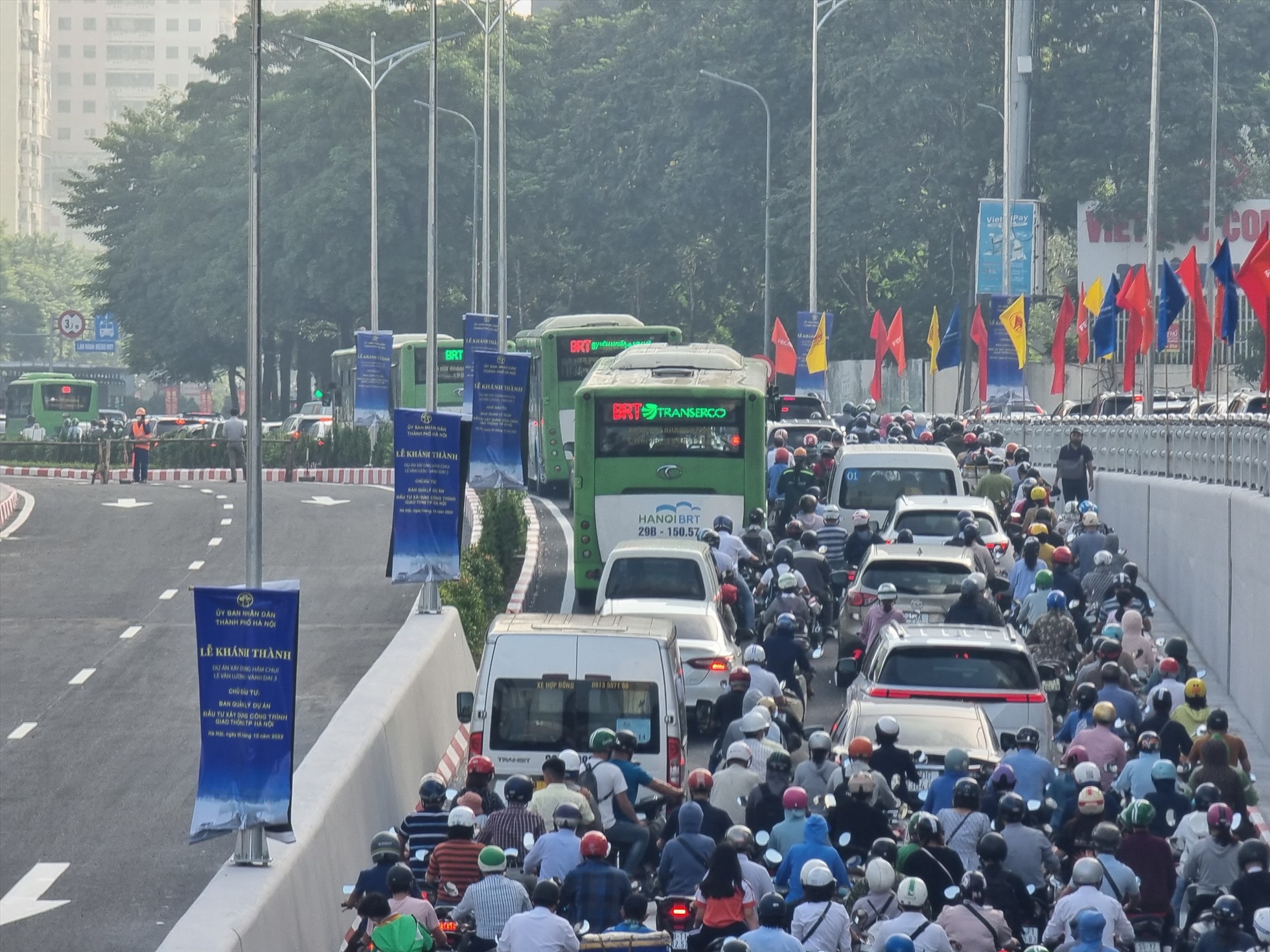 Hầm chui Lê Văn Lương - Vành đai 3 thường xuyên xảy ra ùn tắc. Ảnh: Phạm Đông