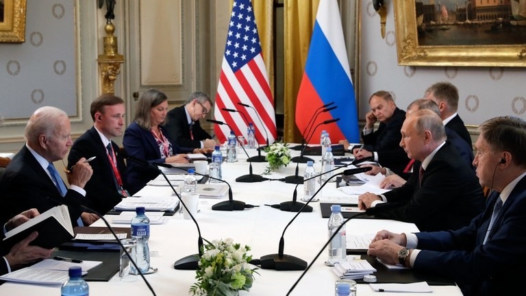 Tổng thống Nga Vladimir Putin gặp Tổng thống Mỹ Joe Biden tại Geneva, Thụy Sĩ, ngày 16.6.2021. Ảnh: AFP