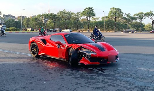 Chiếc Ferrari trong vụ tai nạn.