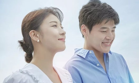 Kang Ha Neul, Ha Ji Won trong phim mới. Ảnh: Poster KBS.