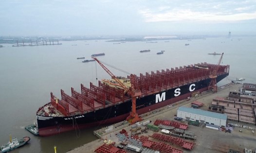 Trung Quốc đóng tàu container lớn hàng đầu thế giới. Ảnh: CGTN