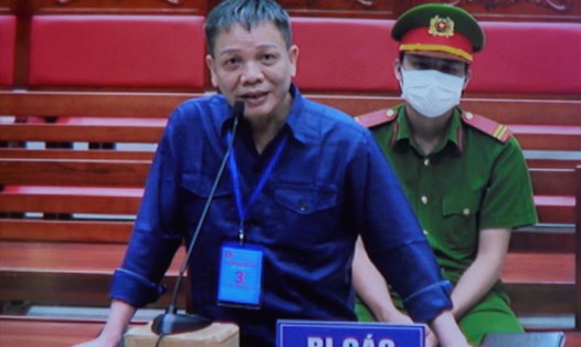 Nguyễn Minh Khoa (anh họ của Đào Ngọc Viễn) tại phiên toà xét xử buôn lậu 200 triệu lít xăng lậu. Ảnh: Hà Anh Chiến