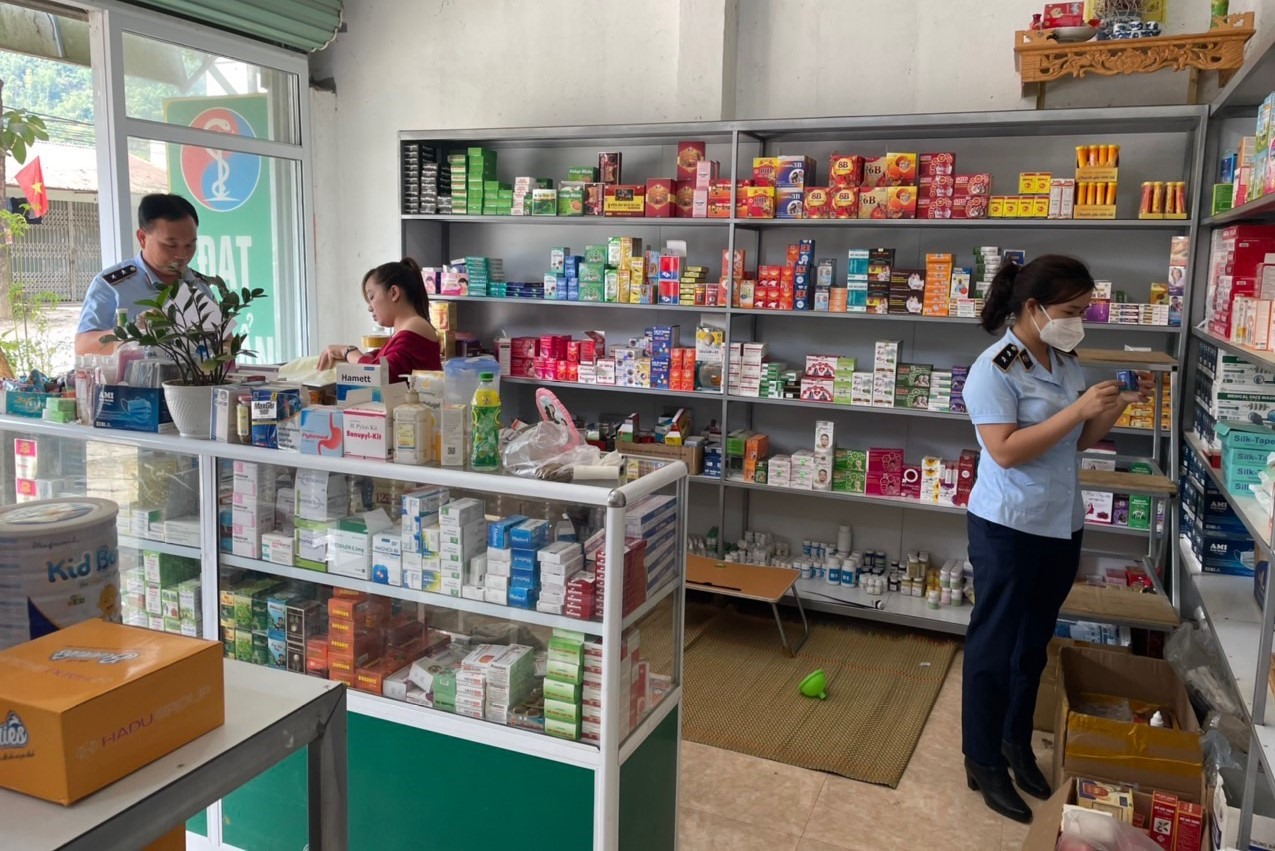 Nhiều quầy thuốc bị xử phạt do vi phạm quy định về quyền và trách nhiệm của cơ sở kinh doanh dược. Ảnh: ĐVCC