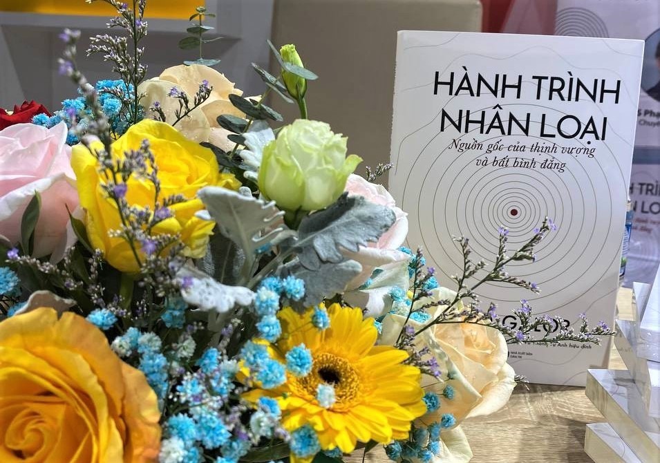 “Hành trình nhân loại: Nguồn gốc của thịnh vượng và bất bình đẳng” là tổng hợp phần lớn thành quả nghiên cứu của tác giả với lý thuyết mới chưa từng xuất hiện về lịch sử loài người.