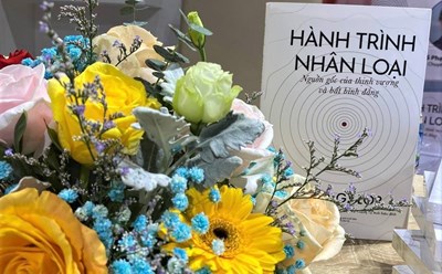 “Hành trình nhân loại: Nguồn gốc của thịnh vượng và bất bình đẳng” là tổng hợp phần lớn thành quả nghiên cứu của tác giả với lý thuyết mới chưa từng xuất hiện về lịch sử loài người.