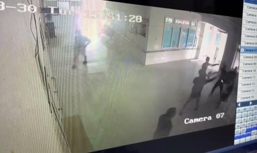 Camera ghi lại hình ảnh các đối tượng gây rối trật tự công cộng trong Trung tâm Y tế huyện Krông Nô. Ảnh: TT