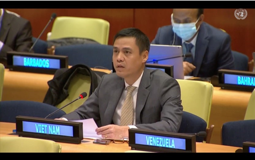 Đại sứ Đặng Hoàng Giang, Trưởng Phái đoàn thường trực Việt Nam tại Liên Hợp Quốc, phát biểu trong phiên họp của Ủy ban 6. Ảnh: TTXVN