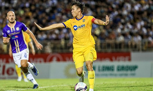 Quế Ngọc Hải tiếp tục bị "treo giò" ở vòng 18 V.League 2022. Ảnh: Minh Dân