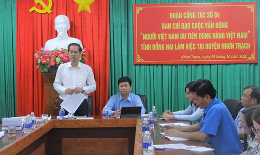 Chủ tịch Uỷ ban MTTQ Việt Nam huyện Nhơn Trạch Phạm Sỹ Linh phát biểu tại buổi làm việc. Ảnh: Xuân Mai