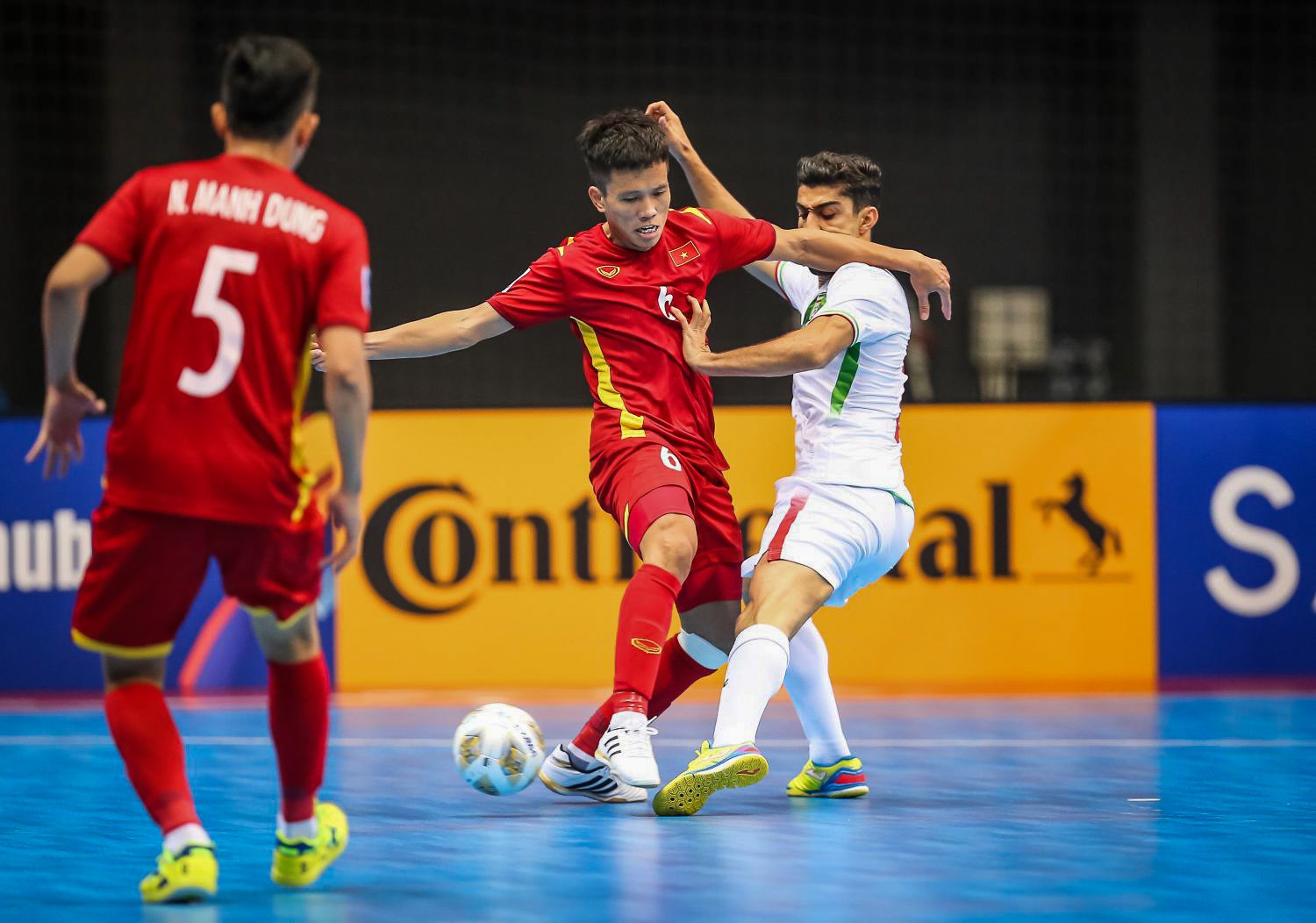 Thất bại trước Iran tại tứ kết giải Futsal Châu Á giúp Futsal Việt Nam có thêm nhiều bài học. Ảnh: VFF