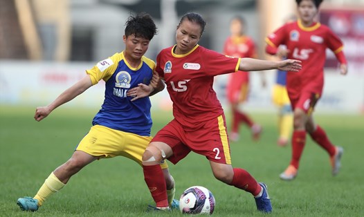 TPHCM I (áo đỏ) khởi đầu giai đoạn lượt về Giải nữ vô địch quốc gia - Cúp Thái Sơn Bắc 2022 bằng trận thắng quan trọng trước Thái Nguyên T&T. Ảnh: VFF