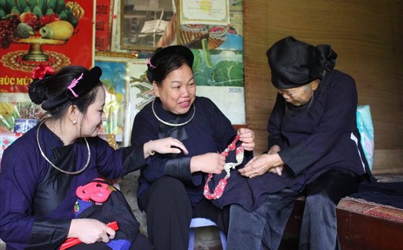 NNND Hà Thị Mai Ven - người lưu giữ văn hóa truyền thống Nùng. Ảnh: LVT