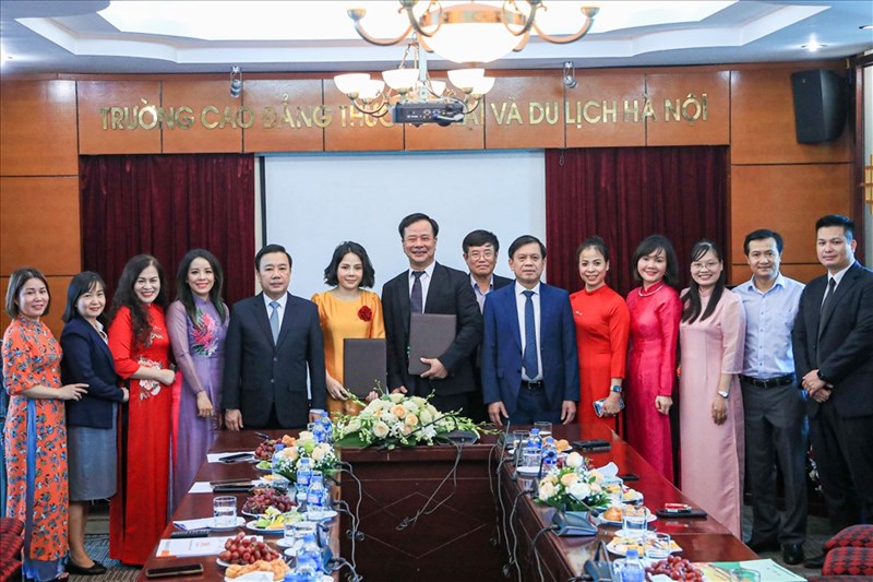 Trường Cao đẳng Thương mại và Du lịch Hà Nội ký thoả thuận hợp tác giáo dục với Tập đoàn JHL Việt Nam