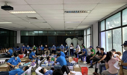 350 công nhân người lao động tham gia hiến máu nhân đạo. Ảnh: CTV