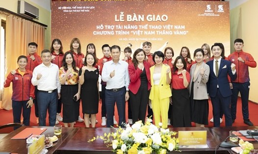 Lễ bàn giao hỗ trợ tài năng thể thao Việt Nam. Ảnh: Bạch Dương