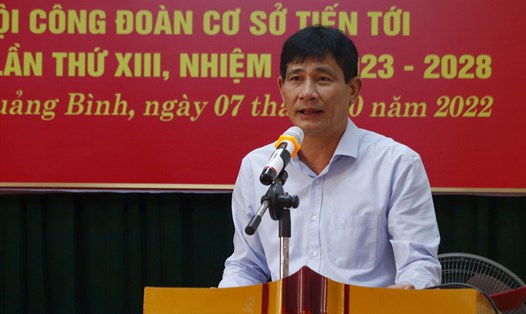 Ông Trần Anh Tuấn - Chủ tịch Công đoàn ngành GTVT tỉnh Quảng Bình phát biểu tại hội nghị. Ảnh: Đ.T