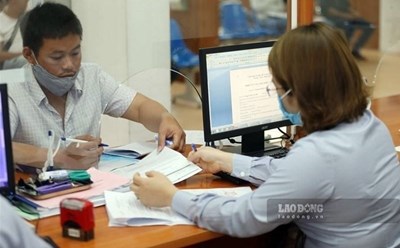 Việc lùi cải cách tiền lương sẽ không kéo dài quá lâu, nếu không sẽ gây ảnh hưởng rất nhiều đến cuộc sống cán bộ, công chức, viên chức. Ảnh: Nguyễn Hải