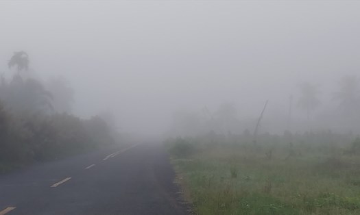 Sương mù dày đặc trong buổi sáng ngày 7.10 ở Sóc Trăng