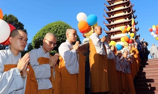Các ni sư tham dự Đại lễ Phật đản. Ảnh: Ngọc Vân