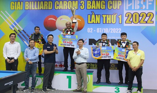 Mã Xuân Cường đánh bại Trần Quyết Chiến để vô địch Giải Cúp Billard carom 3 băng lần đầu tiên cho HBSF tổ chức. Ảnh: L.P