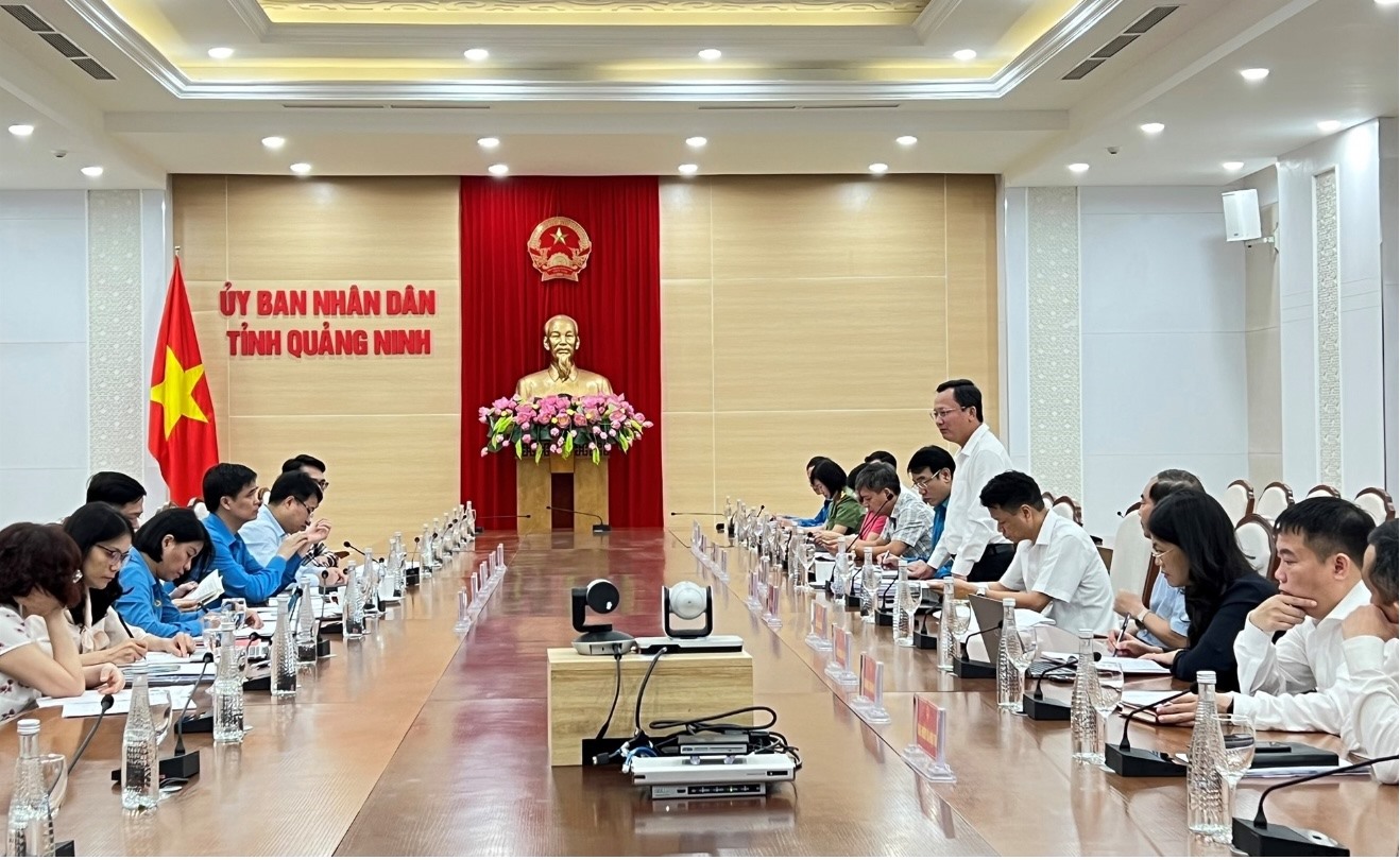 Quang cảnh buổi làm việc. Ảnh: Nguyễn Hùng