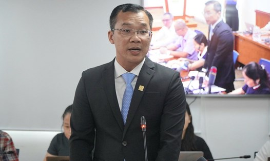 Ông Hoàng Minh Hoàn - Phó Tổng giám đốc phụ trách điều hàng Ngân Hàng SCB phát biểu tại buổi họp báo. Ảnh: Chân Phúc